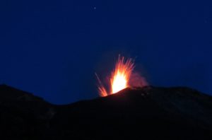 Stromboli: Tanz auf dem Vulkan – Der aktivste Vulkan der Erde liegt direkt vor unserer Haustüre