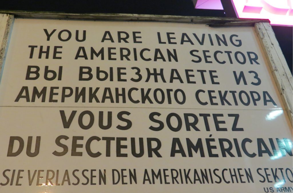 Checkpoint Charlie und Mauermuseum Berlin Deutschland